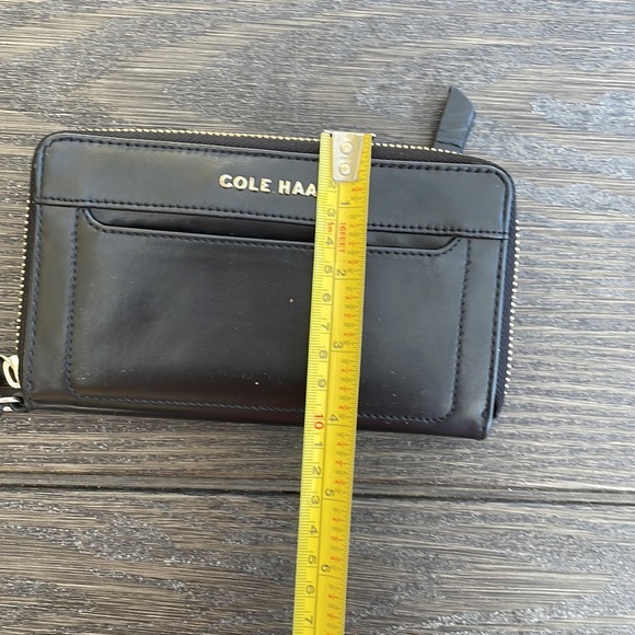 Cole Haan wallet - Picture 5 of 10